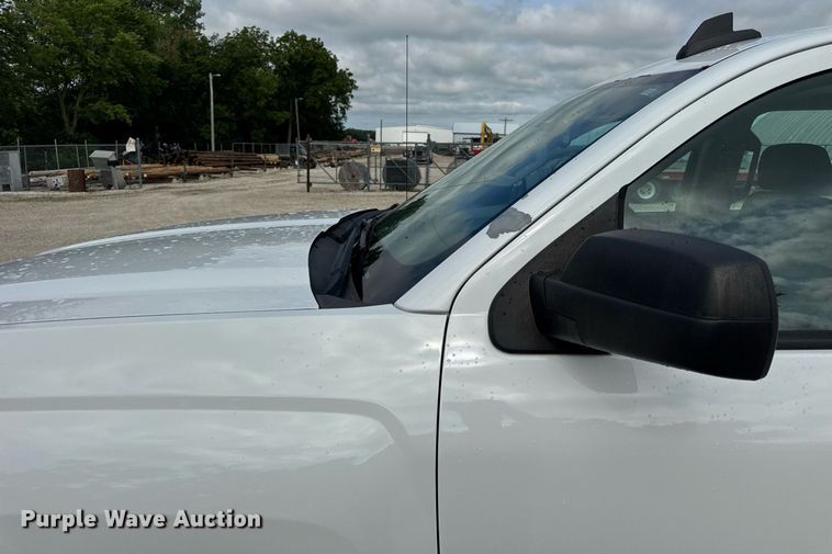 image for item DJ9526 2015 Chevrolet Silverado 1500 Crew Cab pickup truck