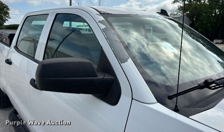 image for item DJ9526 2015 Chevrolet Silverado 1500 Crew Cab pickup truck