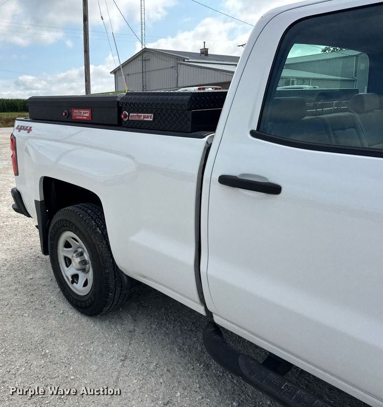 image for item DJ9526 2015 Chevrolet Silverado 1500 Crew Cab pickup truck