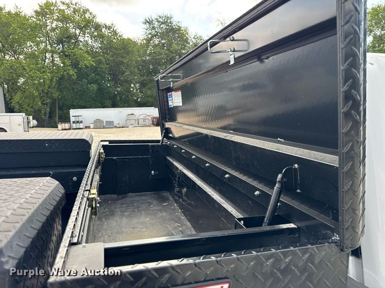 image for item DJ9526 2015 Chevrolet Silverado 1500 Crew Cab pickup truck