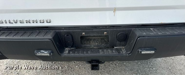 image for item DJ9526 2015 Chevrolet Silverado 1500 Crew Cab pickup truck