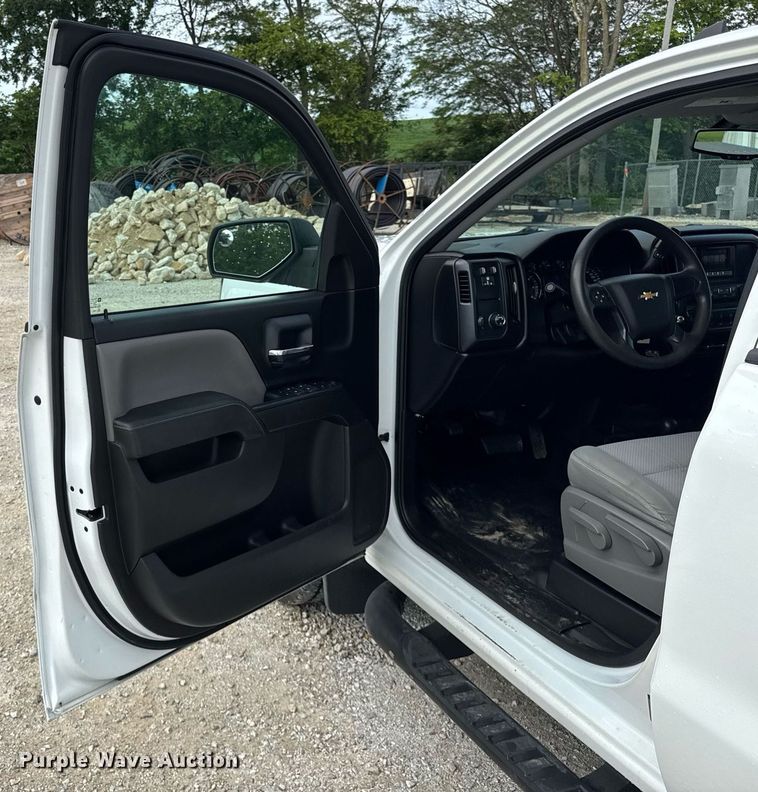 image for item DJ9526 2015 Chevrolet Silverado 1500 Crew Cab pickup truck