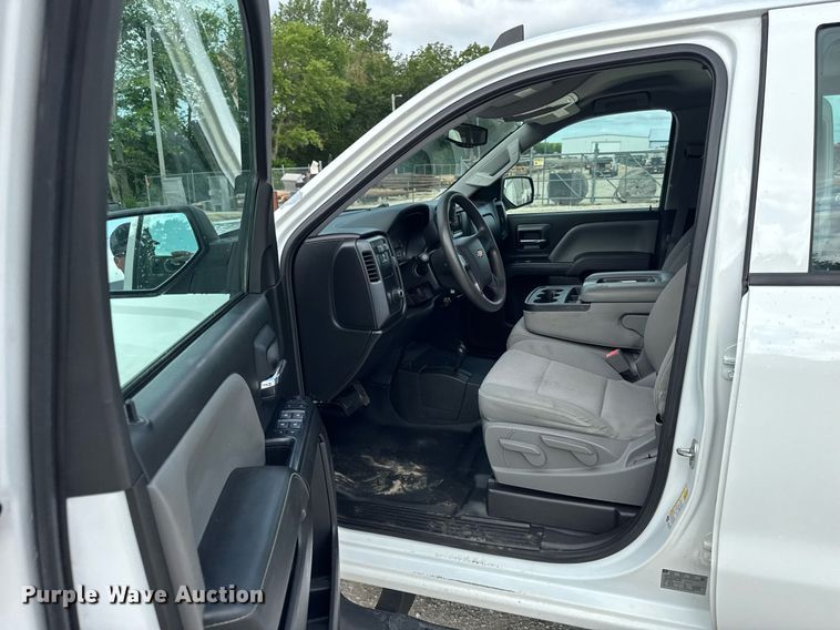 image for item DJ9526 2015 Chevrolet Silverado 1500 Crew Cab pickup truck