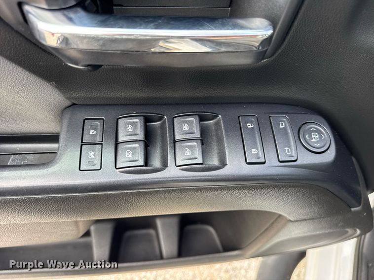 image for item DJ9526 2015 Chevrolet Silverado 1500 Crew Cab pickup truck