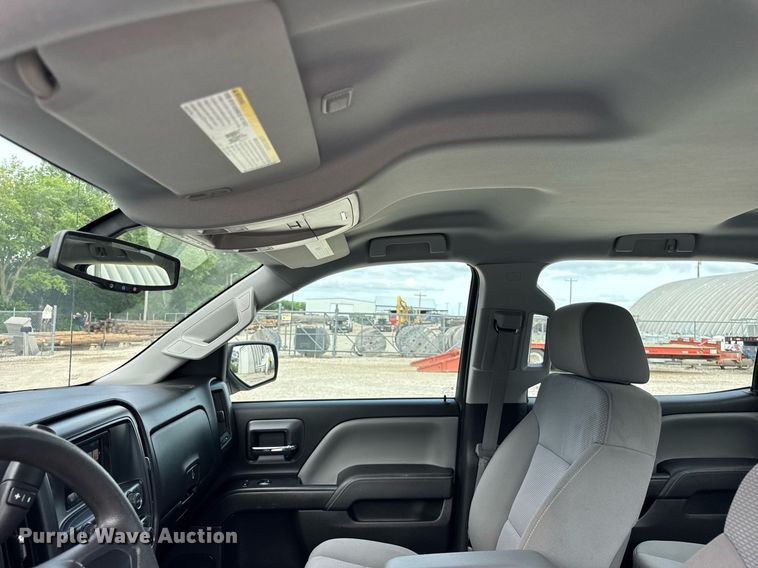 image for item DJ9526 2015 Chevrolet Silverado 1500 Crew Cab pickup truck