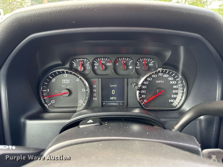 image for item DJ9526 2015 Chevrolet Silverado 1500 Crew Cab pickup truck