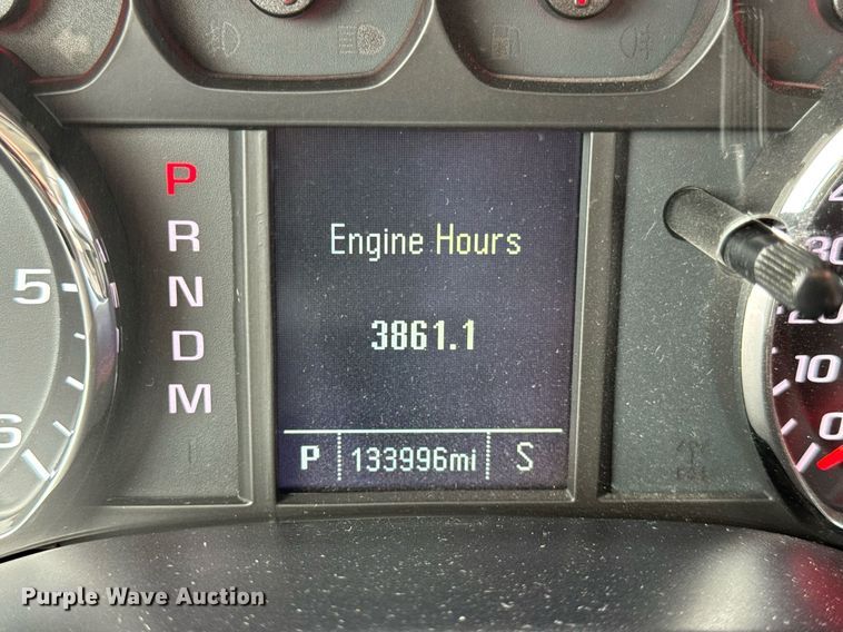 image for item DJ9526 2015 Chevrolet Silverado 1500 Crew Cab pickup truck