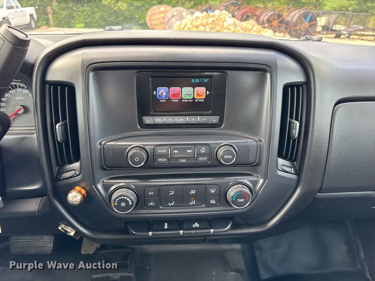 image for item DJ9526 2015 Chevrolet Silverado 1500 Crew Cab pickup truck