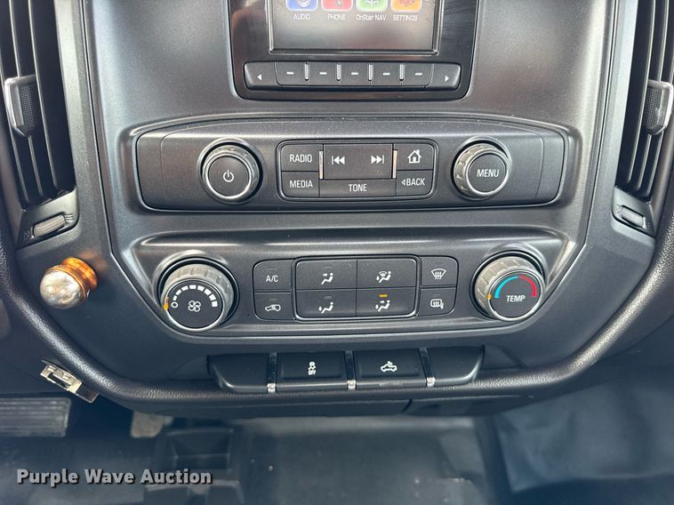 image for item DJ9526 2015 Chevrolet Silverado 1500 Crew Cab pickup truck