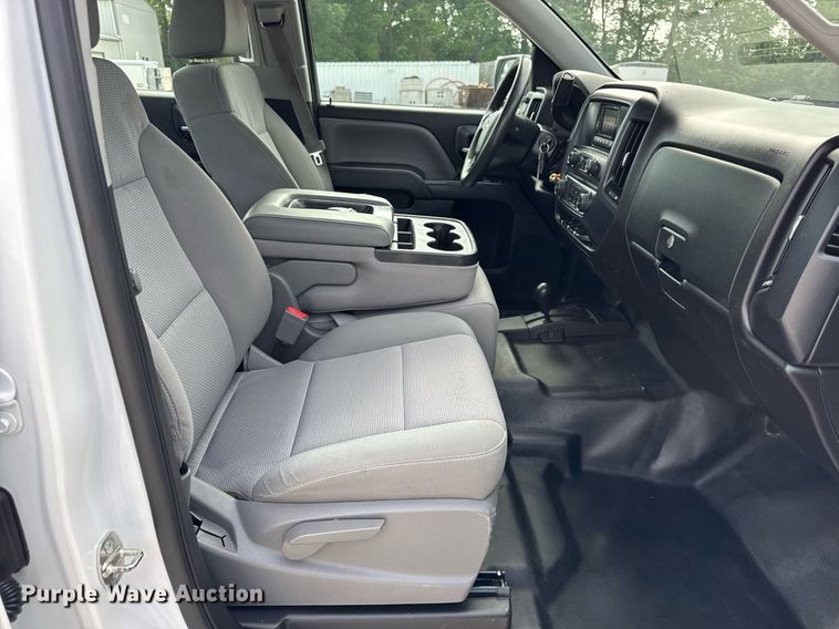 image for item DJ9526 2015 Chevrolet Silverado 1500 Crew Cab pickup truck