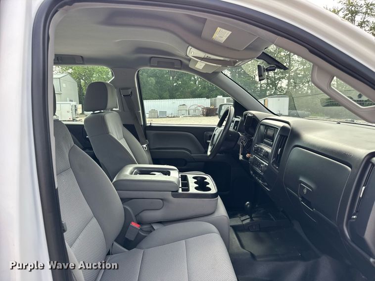 image for item DJ9526 2015 Chevrolet Silverado 1500 Crew Cab pickup truck