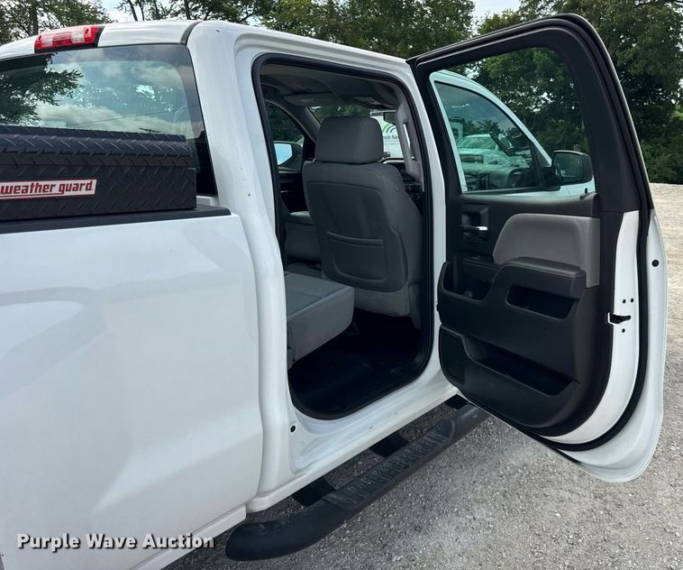 image for item DJ9526 2015 Chevrolet Silverado 1500 Crew Cab pickup truck