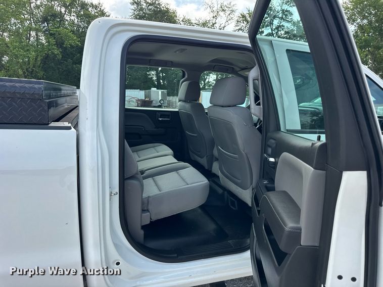 image for item DJ9526 2015 Chevrolet Silverado 1500 Crew Cab pickup truck