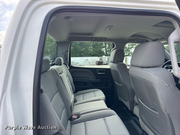 image for item DJ9526 2015 Chevrolet Silverado 1500 Crew Cab pickup truck