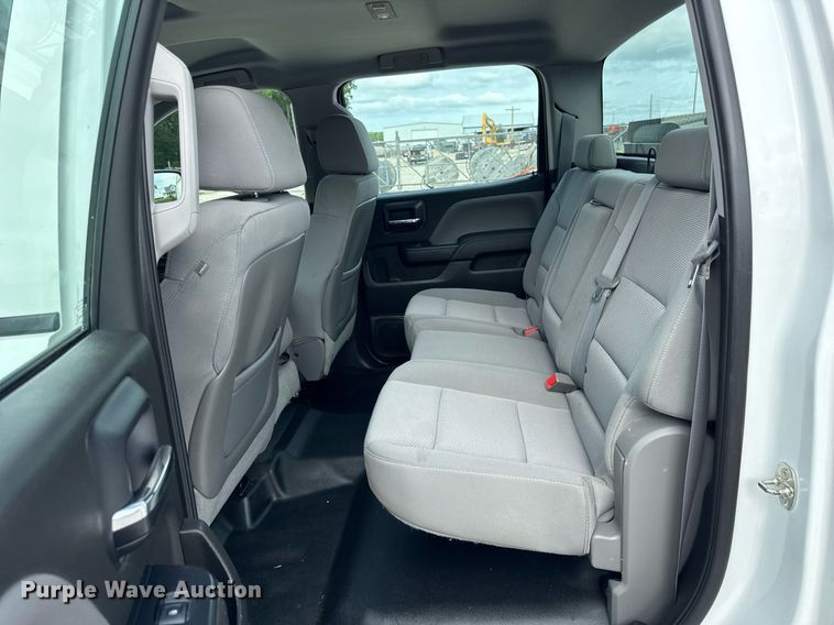 image for item DJ9526 2015 Chevrolet Silverado 1500 Crew Cab pickup truck