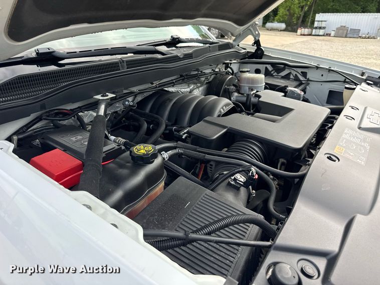 image for item DJ9526 2015 Chevrolet Silverado 1500 Crew Cab pickup truck