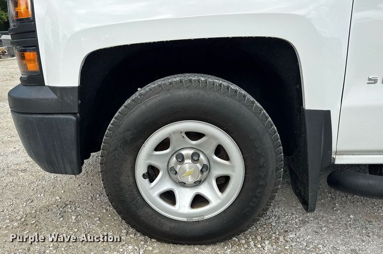 image for item DJ9526 2015 Chevrolet Silverado 1500 Crew Cab pickup truck