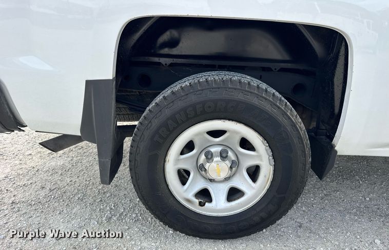 image for item DJ9526 2015 Chevrolet Silverado 1500 Crew Cab pickup truck