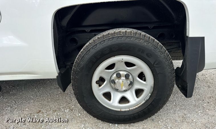 image for item DJ9526 2015 Chevrolet Silverado 1500 Crew Cab pickup truck