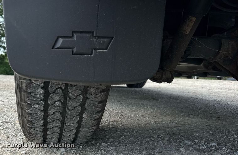 image for item DJ9526 2015 Chevrolet Silverado 1500 Crew Cab pickup truck