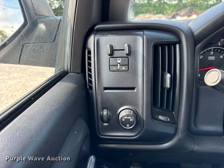 image for item DJ9533 2015 Chevrolet Silverado 1500 Double Cab pickup truck