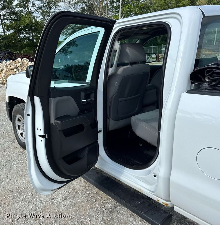 image for item DJ9533 2015 Chevrolet Silverado 1500 Double Cab pickup truck