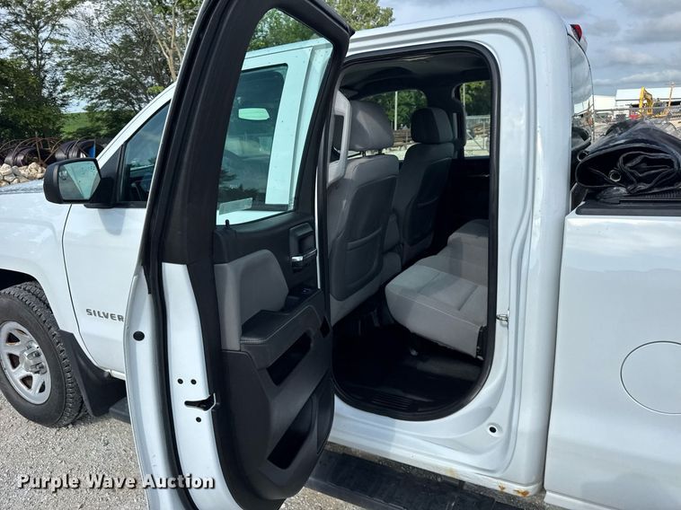image for item DJ9533 2015 Chevrolet Silverado 1500 Double Cab pickup truck