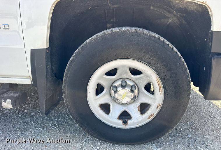 image for item DJ9533 2015 Chevrolet Silverado 1500 Double Cab pickup truck