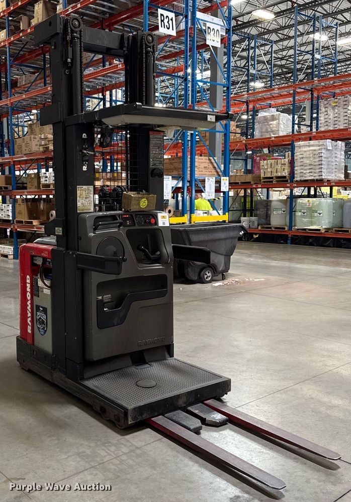 image for item DJ9633 2016 Raymond 5600 order picker