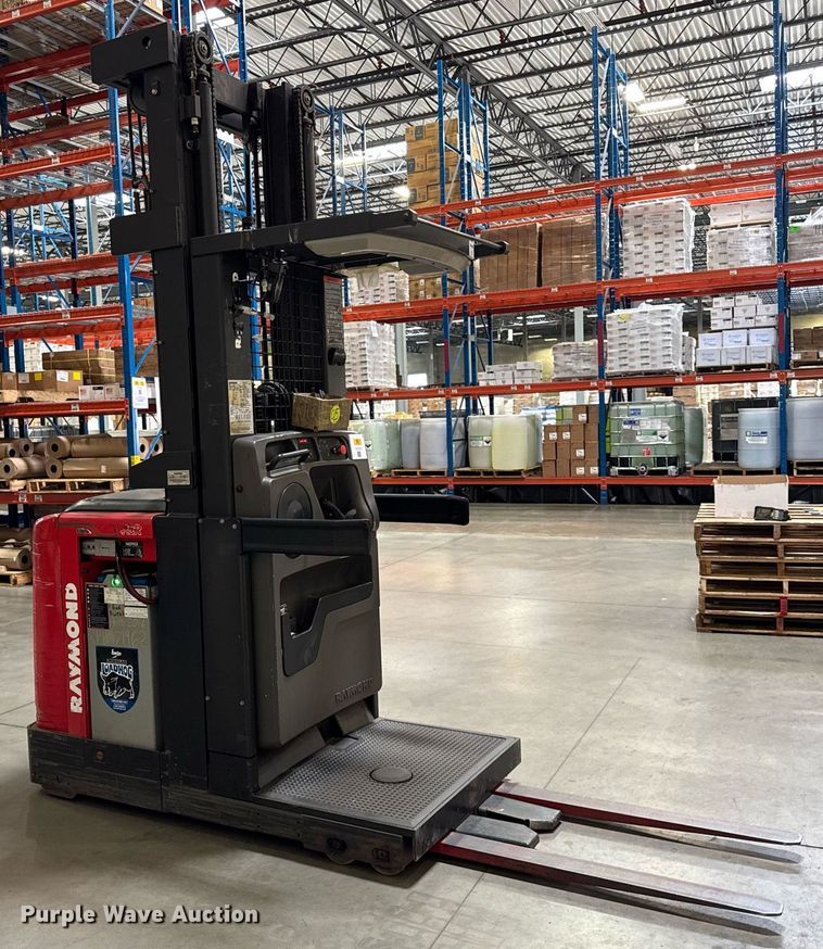 image for item DJ9633 2016 Raymond 5600 order picker