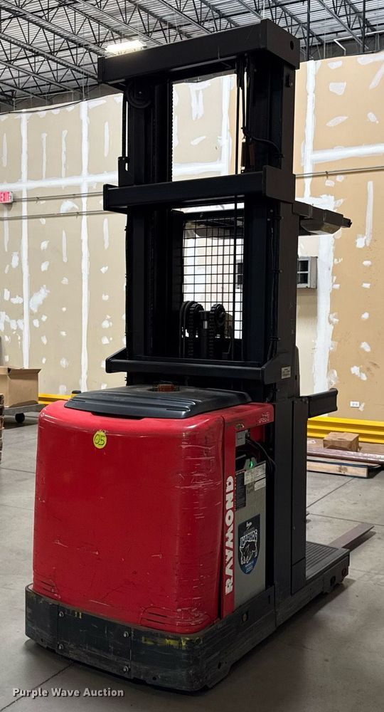 image for item DJ9633 2016 Raymond 5600 order picker