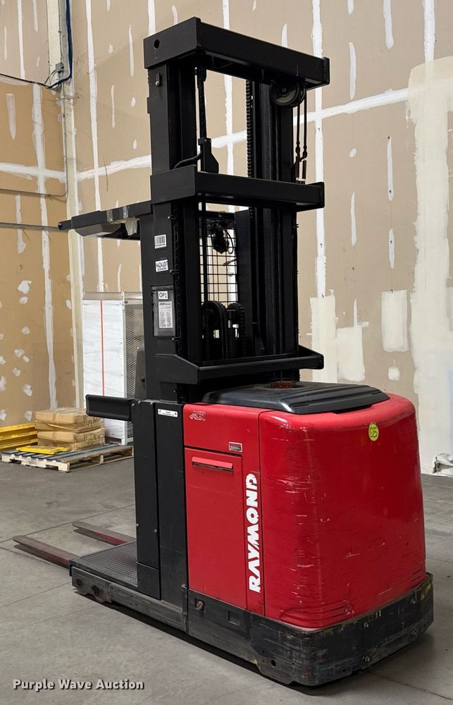 image for item DJ9633 2016 Raymond 5600 order picker