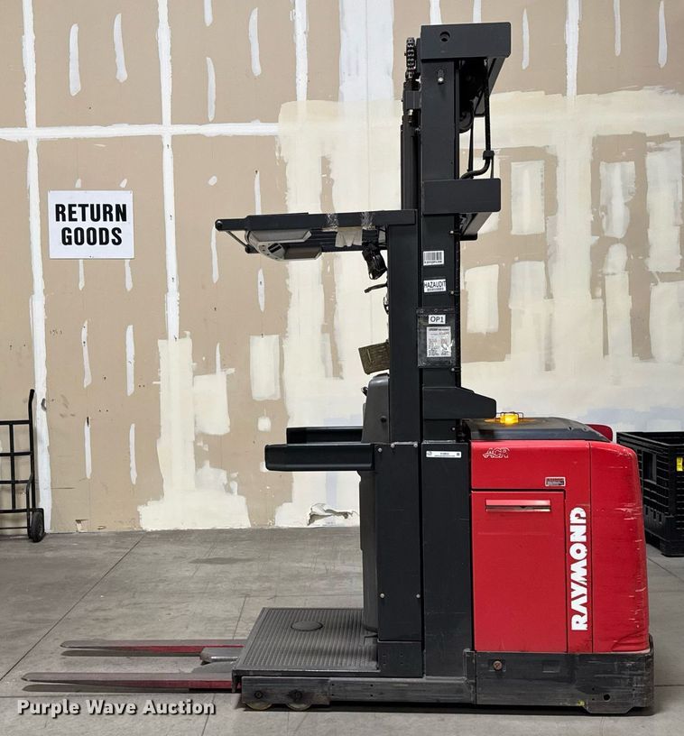 image for item DJ9633 2016 Raymond 5600 order picker