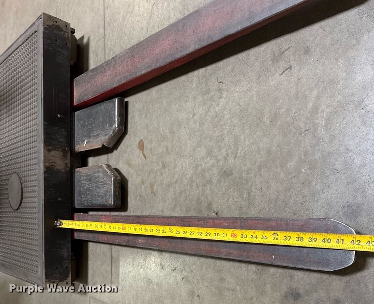 image for item DJ9633 2016 Raymond 5600 order picker