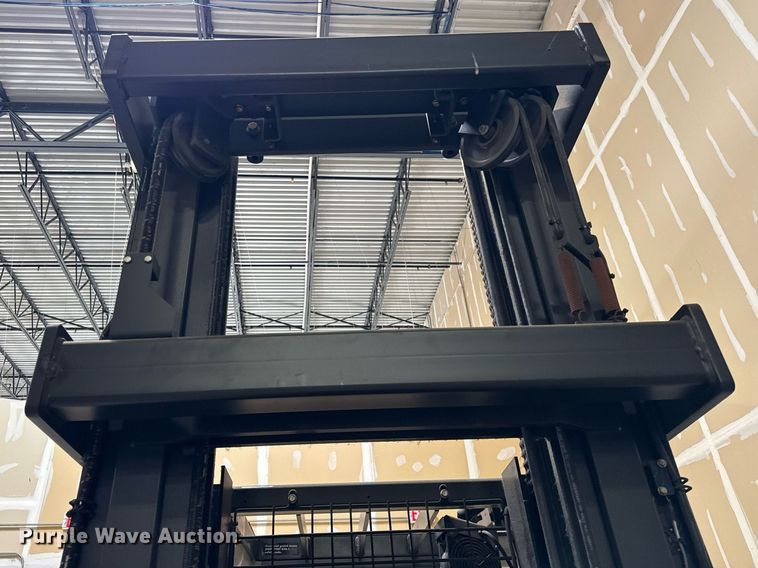 image for item DJ9633 2016 Raymond 5600 order picker