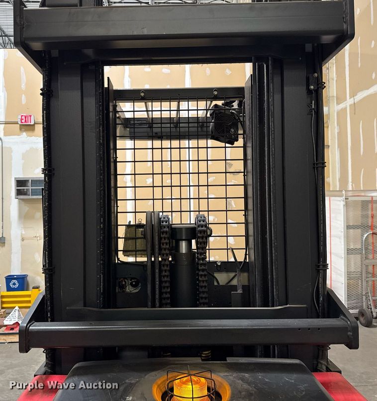 image for item DJ9633 2016 Raymond 5600 order picker