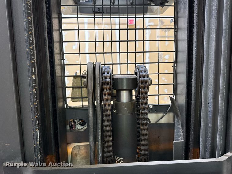 image for item DJ9633 2016 Raymond 5600 order picker