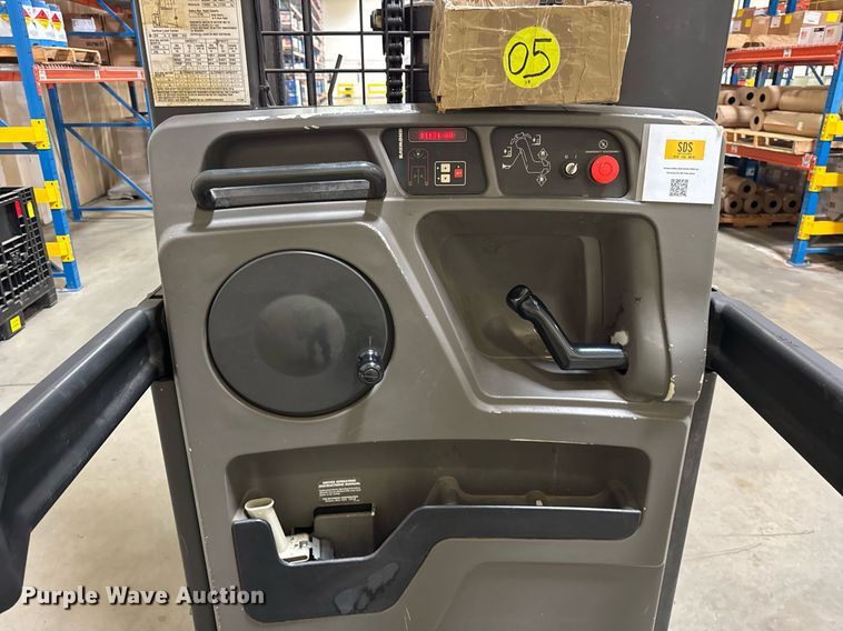 image for item DJ9633 2016 Raymond 5600 order picker