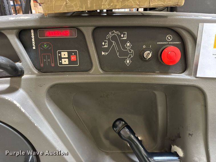 image for item DJ9633 2016 Raymond 5600 order picker