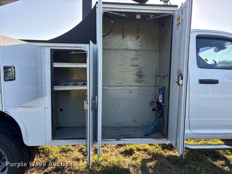 image for item DM1952 2014 Dodge Ram 5500 utility / service truck