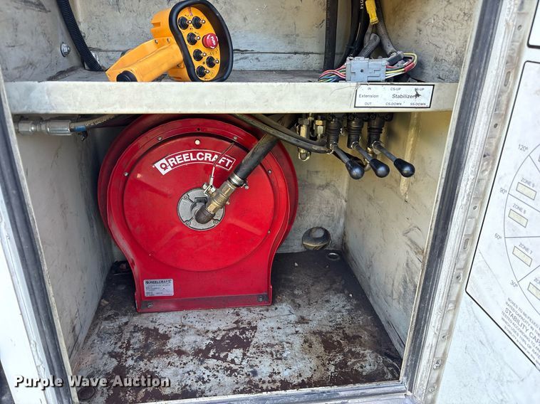 image for item DM1952 2014 Dodge Ram 5500 utility / service truck