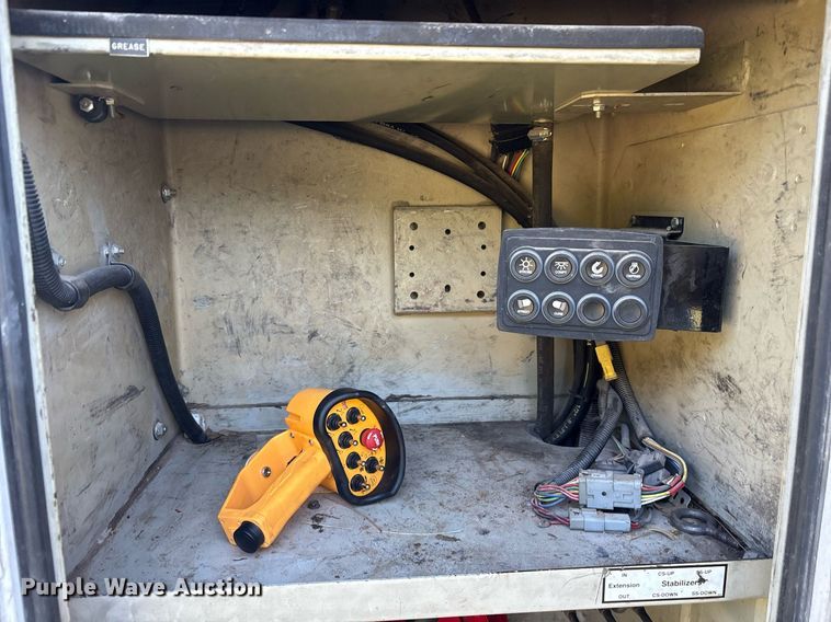 image for item DM1952 2014 Dodge Ram 5500 utility / service truck