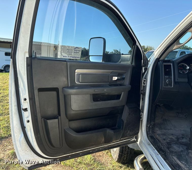 image for item DM1952 2014 Dodge Ram 5500 utility / service truck