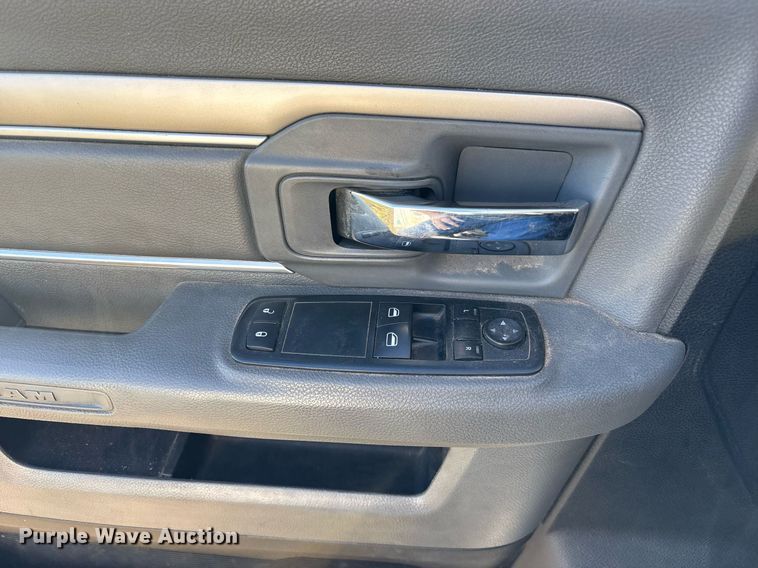 image for item DM1952 2014 Dodge Ram 5500 utility / service truck