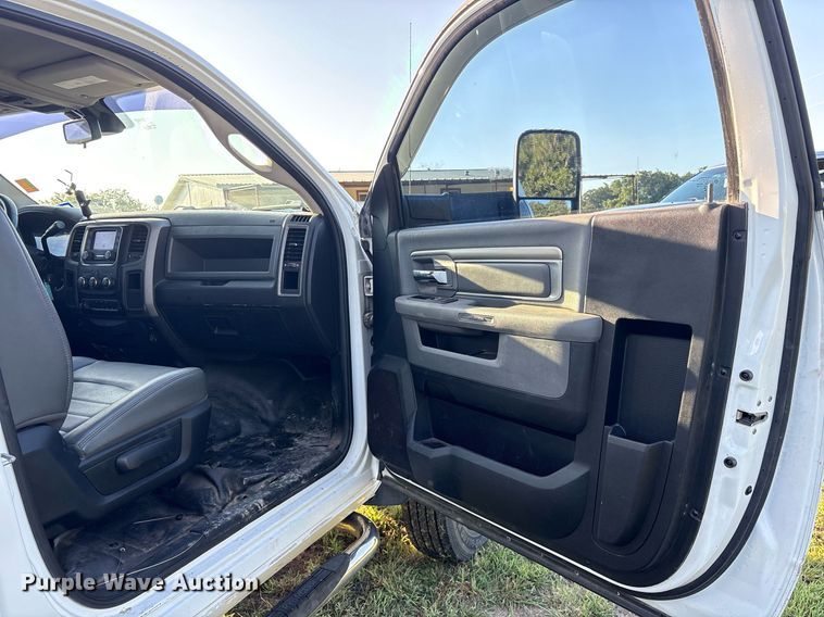 image for item DM1952 2014 Dodge Ram 5500 utility / service truck