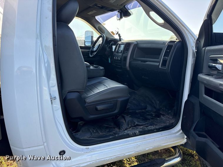 image for item DM1952 2014 Dodge Ram 5500 utility / service truck