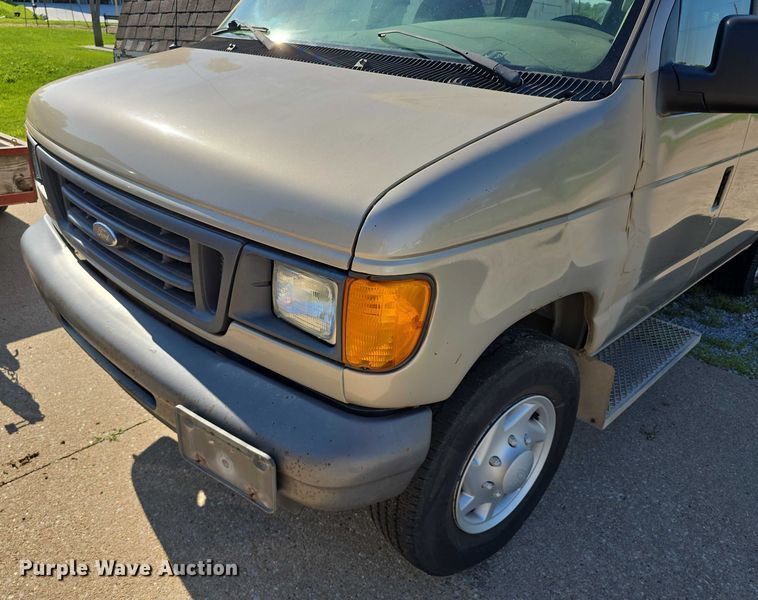 image for item DR3821 2007 Ford E250 handicap accessible van