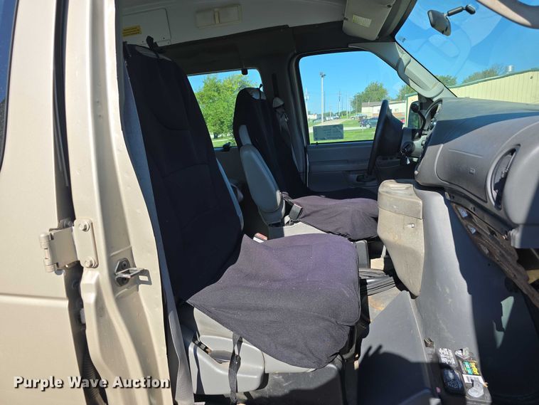 image for item DR3821 2007 Ford E250 handicap accessible van