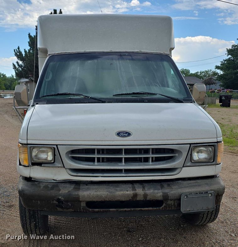 image for item DR3875 2001 Ford E350 Super Duty box truck