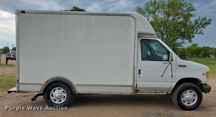 image for item DR3875 2001 Ford E350 Super Duty box truck
